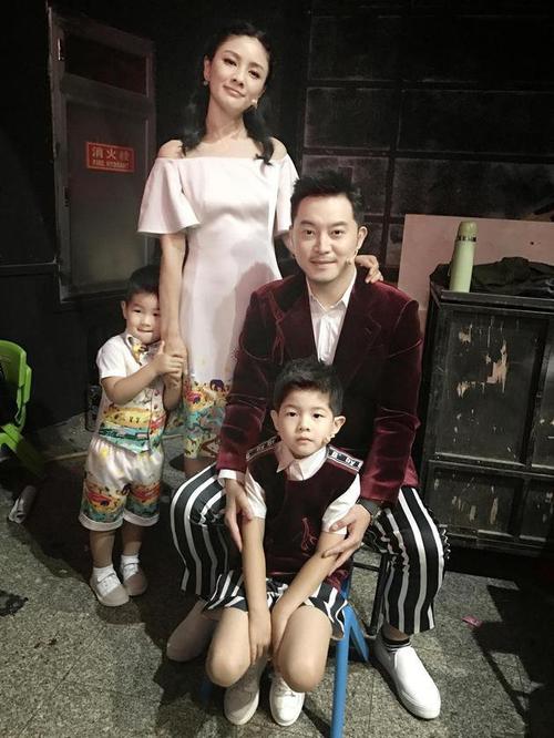 沙溢的老婆是谁，明星结婚照(沙溢晒结婚照)
