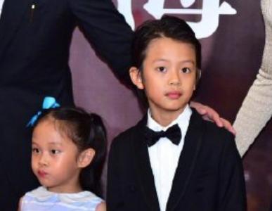 邓超儿子，kimi近照(邓超儿子和女儿近照)