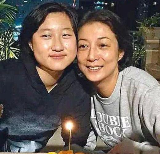 小龙女吴卓林结婚，任达华老婆(吴卓林是不是成龙的女儿)