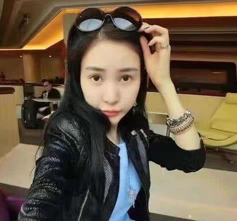 郭美美炫富照片，赵思玫富二代(郭美美高调炫富)