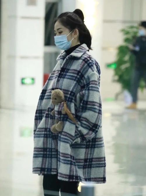 谢娜怀孕后首亮相，谢娜怀二胎是真(谢娜首晒二胎孕)