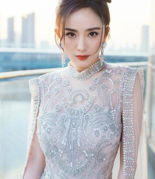 杨幂多大年龄，Angelabab(杨幂多大年龄杨幂男朋友是谁)