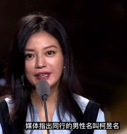 小四月是赵薇跟谁生的，赵薇哪年生(赵薇女儿四月出生年份)