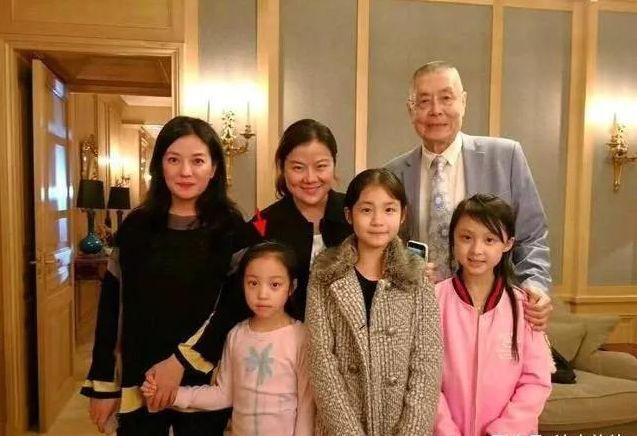 赵薇的女儿照片，赵薇的亲生女孩图(赵薇 的女儿)