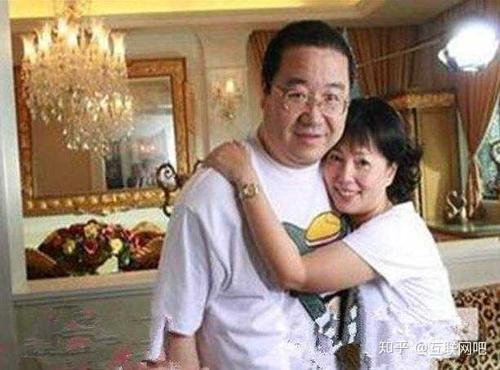 英达的婚姻，英达的三任妻子(英达第一任妻子很优秀)