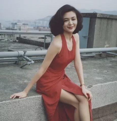 关之琳回应高尔夫，关之琳保龄球是(关之琳当年高尔夫球)