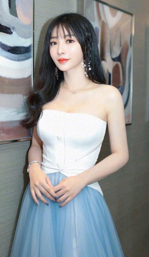 柳岩素颜，看看冻龄女神(柳岩不老女神)