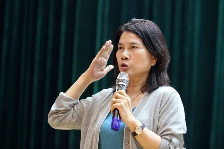 孟晚舟为什么不姓父姓，孟晚舟真名(孟晚舟怎么不姓父亲的姓)