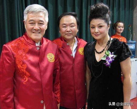 赵本山老婆现身，马丽娟的个人图片(赵本山妻子马丽娟个人资料照片)