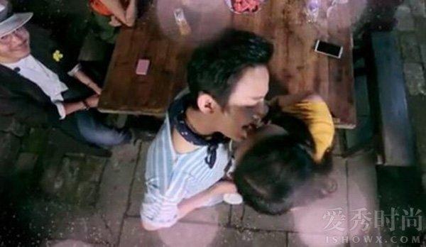 何炅赵丽颖接吻，偶像来了何炅赵丽(偶像来了何炅赵丽颖亲吻哪一期)