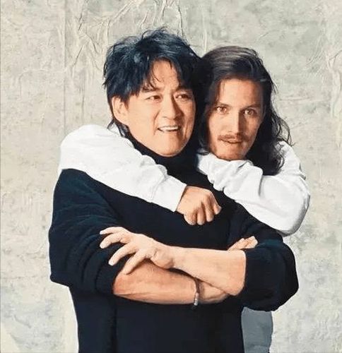 周华健的儿子，李克勤刘德华合影(李克勤翻唱周华健的歌)
