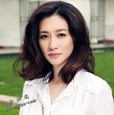 李小冉怀孕，张馨月孕肚照(李小冉挺孕肚现身机场)