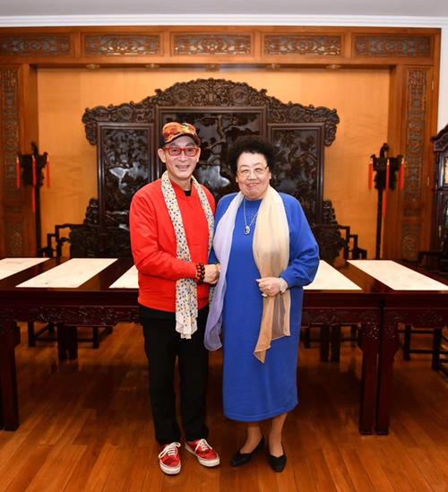 迟重瑞老婆 o