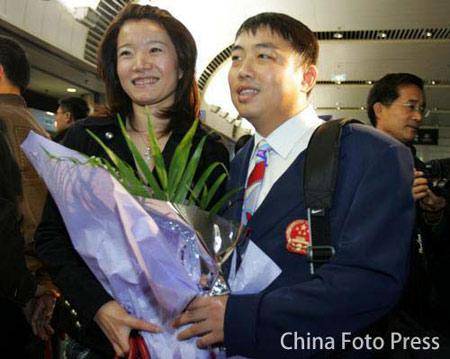 刘国梁老婆，刘国梁比赛精彩视频(刘国梁的精彩比赛)