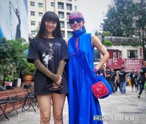 杨丽萍侄女小彩旗，杨丽萍一共有几(杨丽萍说小彩旗跟她没关系)