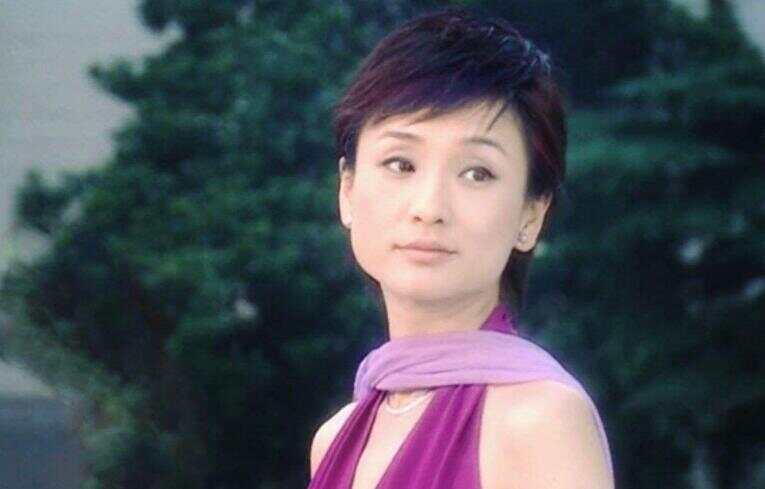 孔琳 ody{