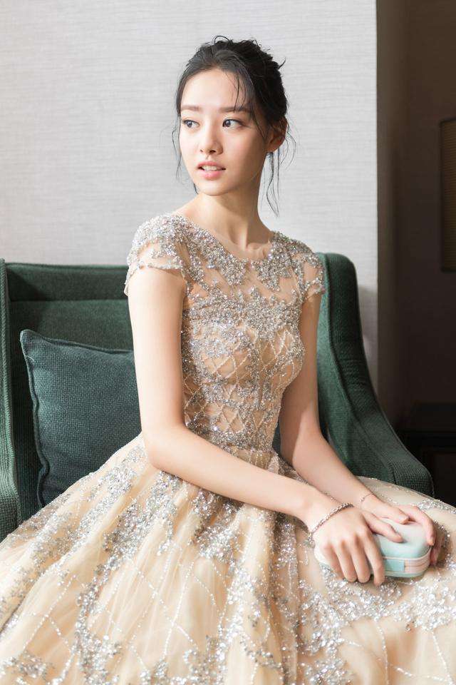 演员张艺上整容前真吓人图(演员张艺上图片)