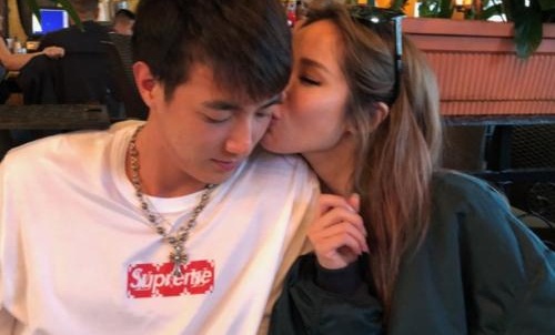 萧亚轩男友黄皓个人资料年龄相差多少岁(萧亚轩男朋友黄皓年龄)
