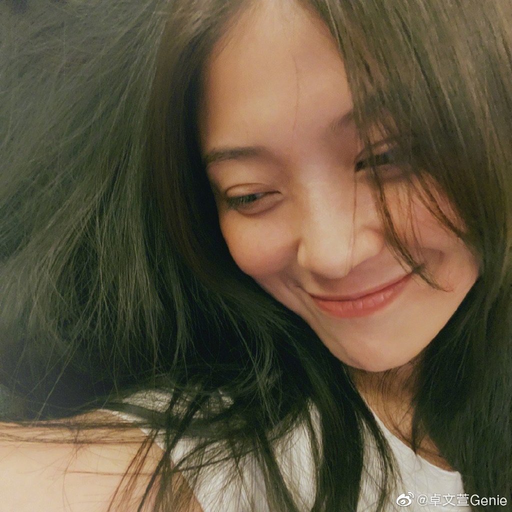 卓文萱和蔡卓妍长相对比图(蔡卓妍长得好看吗)