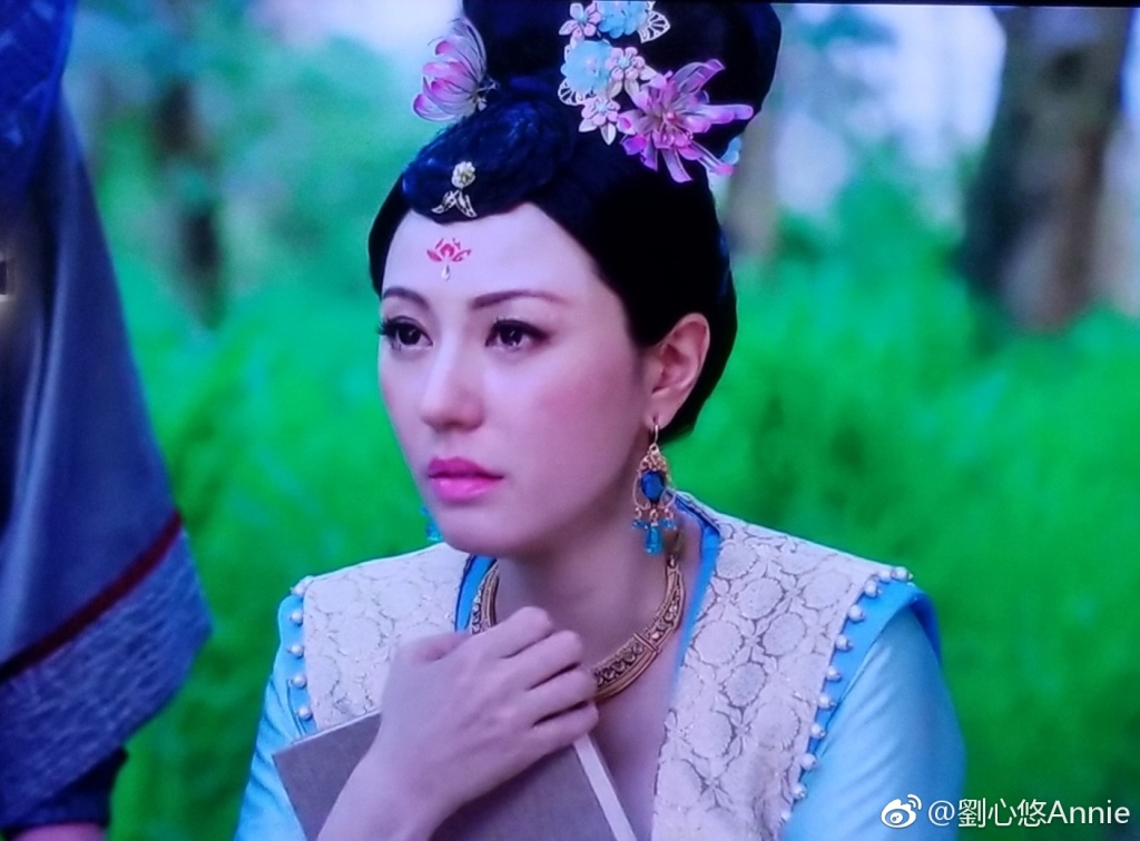 周秀娜和邓紫棋很像对比图(和邓紫棋很像的)