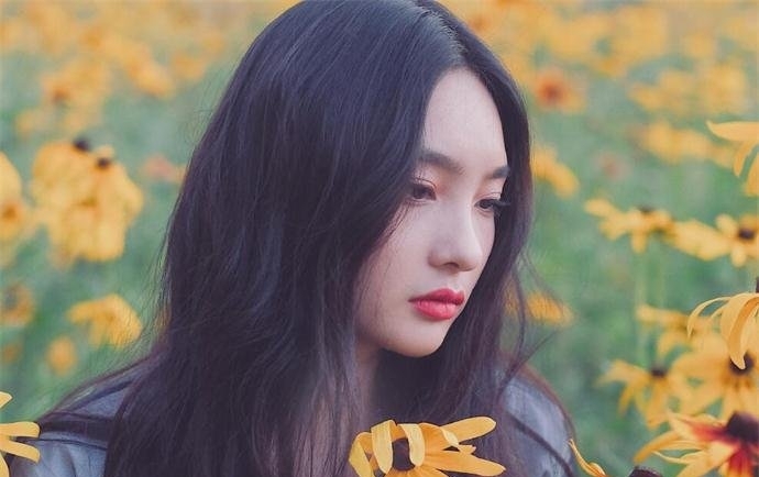 王可如向佐是什么关系情侣吗？向佐在哪儿学