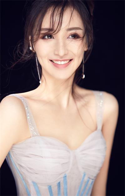演员景瓷多大了(演青瓷的演员)