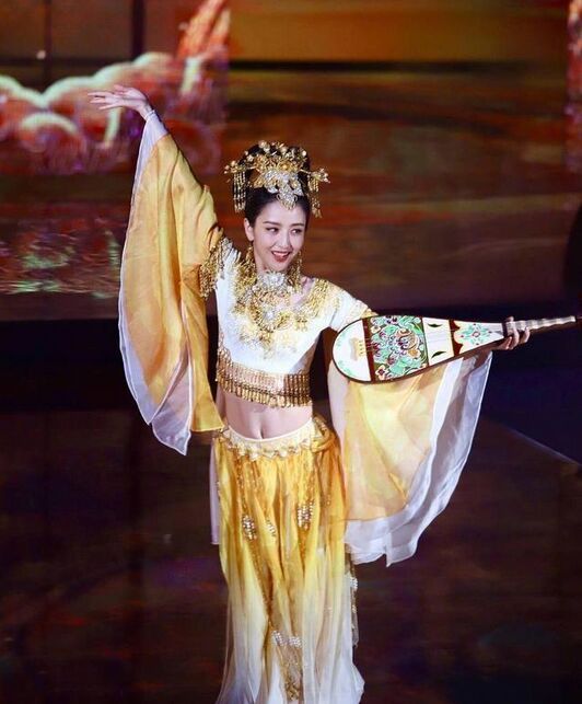 佟丽娅岳云鹏吻戏是什么电影？岳云鹏还跟谁