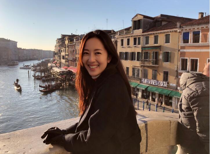 李诗韵为什么改名李施嬅？李施嬅弹琴表情现
