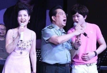 鲁豫的头为什么那么大 鲁豫采访谁谁就倒霉