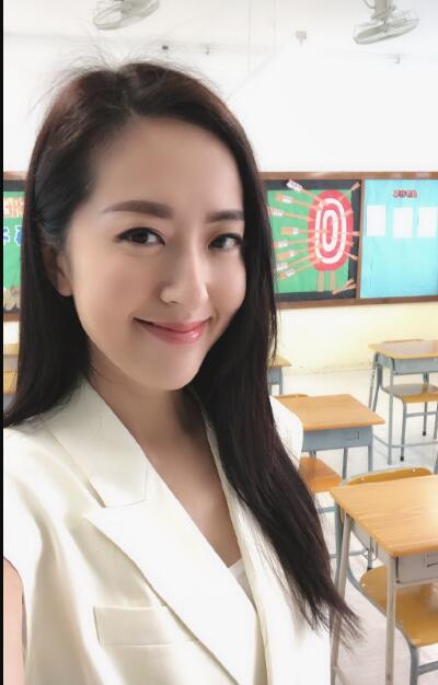 李诗韵为什么改名李施嬅？李施嬅弹琴表情现