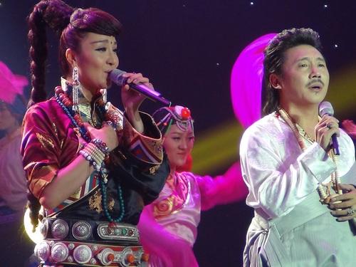 藏族女歌手旺姆的丈夫是谁？容中尔甲和旺姆
