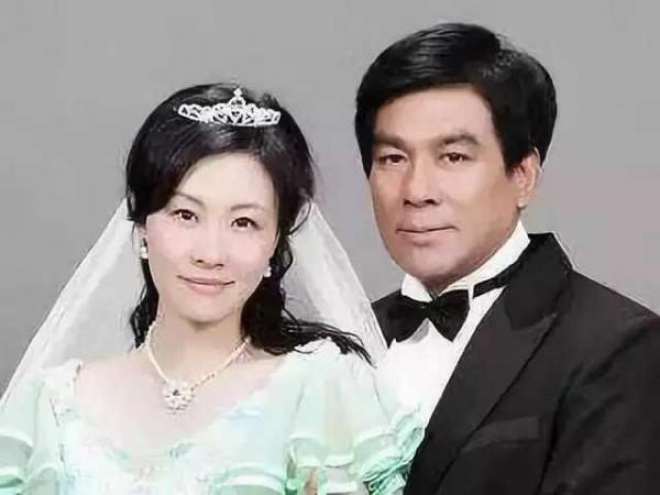 朱时茂的老婆，朱时茂妻子婚礼照片(朱时茂儿子结婚了吗)