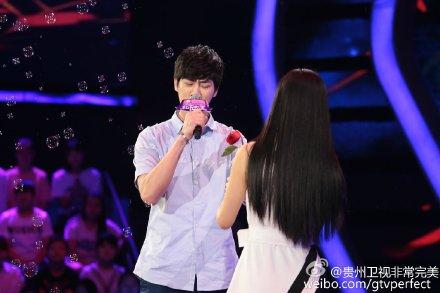 施晴瑜，李荷妮完美一击