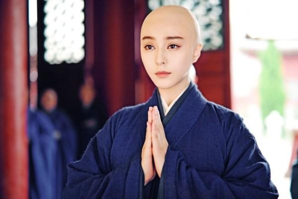 芳飞美女剃光头视频