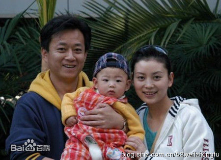朱军老婆病逝是假的(朱军和妻子的照片)