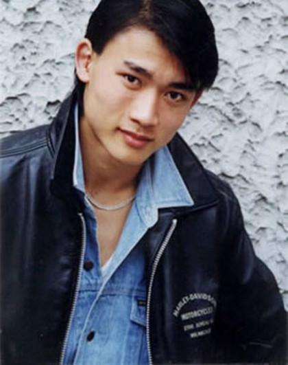 聂远是不是做削骨整容手术了？聂远整容前后