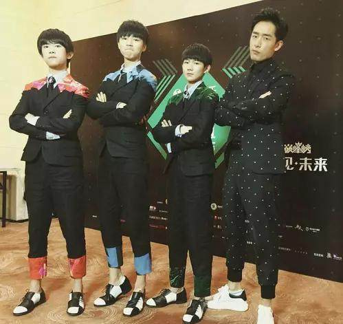 王源为师弟时代少年团写歌(我们的少年时代王源)