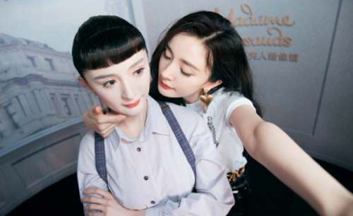 杨幂微博小号疑似曝光引网友热议(杨幂小号信息量巨大)
