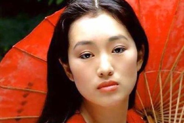 巩俐恢复国籍真的吗真实情况(巩俐首次回应国籍)