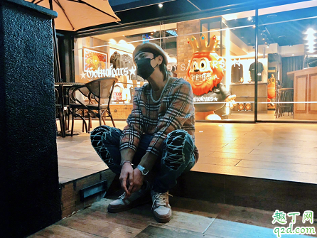 黑眼圈风评被害多人澄清,得知这位明星黑眼圈的原因笑哭了</>
<