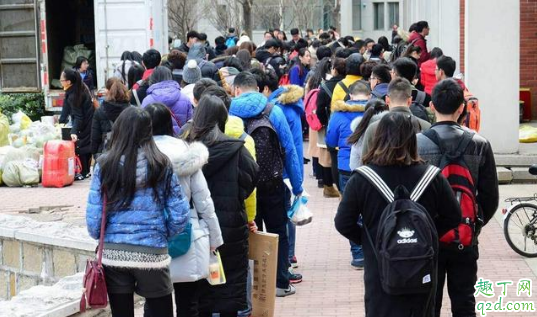 大学开学后可以拿快递吗(大学开学为什么不能收快递)