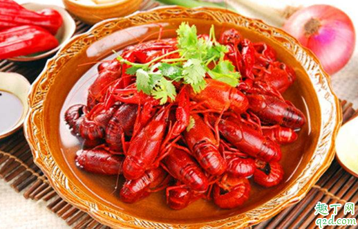 为什么饭店做的小龙虾壳是软的(小龙虾壳子有的软有的硬为什么)