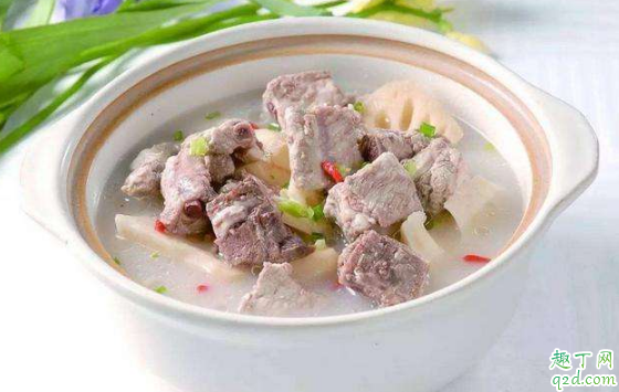 炖排骨为什么肉硬的(炖排骨汤为什么肉硬的)