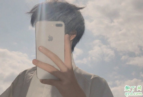 男人用两个手机正常吗(男人用两部手机正常吗)
