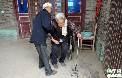 老人找老伴好不好(人老了该不该找老伴)