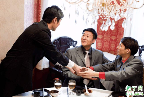 请领导吃饭要不要叫上别人