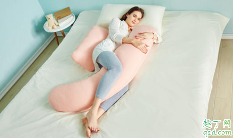 孕妇晚上睡觉翻来覆去会脐带绕颈吗(孕妈睡觉爱翻身会引起脐带绕颈吗)
