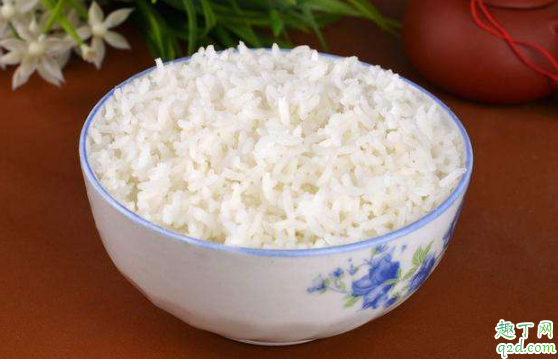 米饭蒸硬了还能再加水蒸吗(蒸熟的米饭再加水蒸还好吃吗)