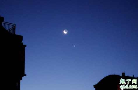 三星伴月是什么天象(三星伴月是什么意思)