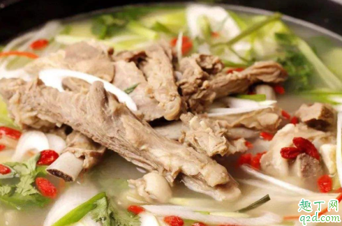 什么东西去羊肉膻味(啥去羊肉的膻味)